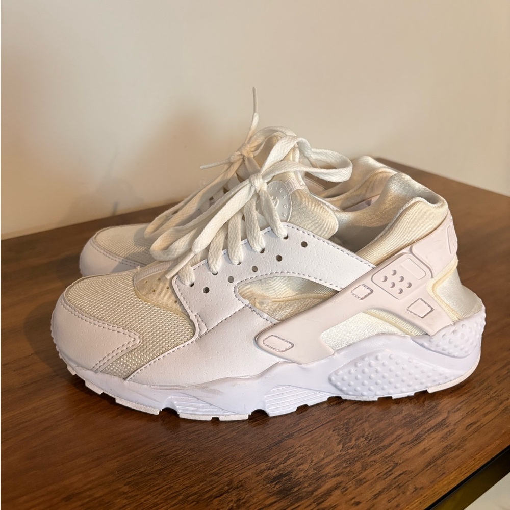 White Athletic Nike Sneakers